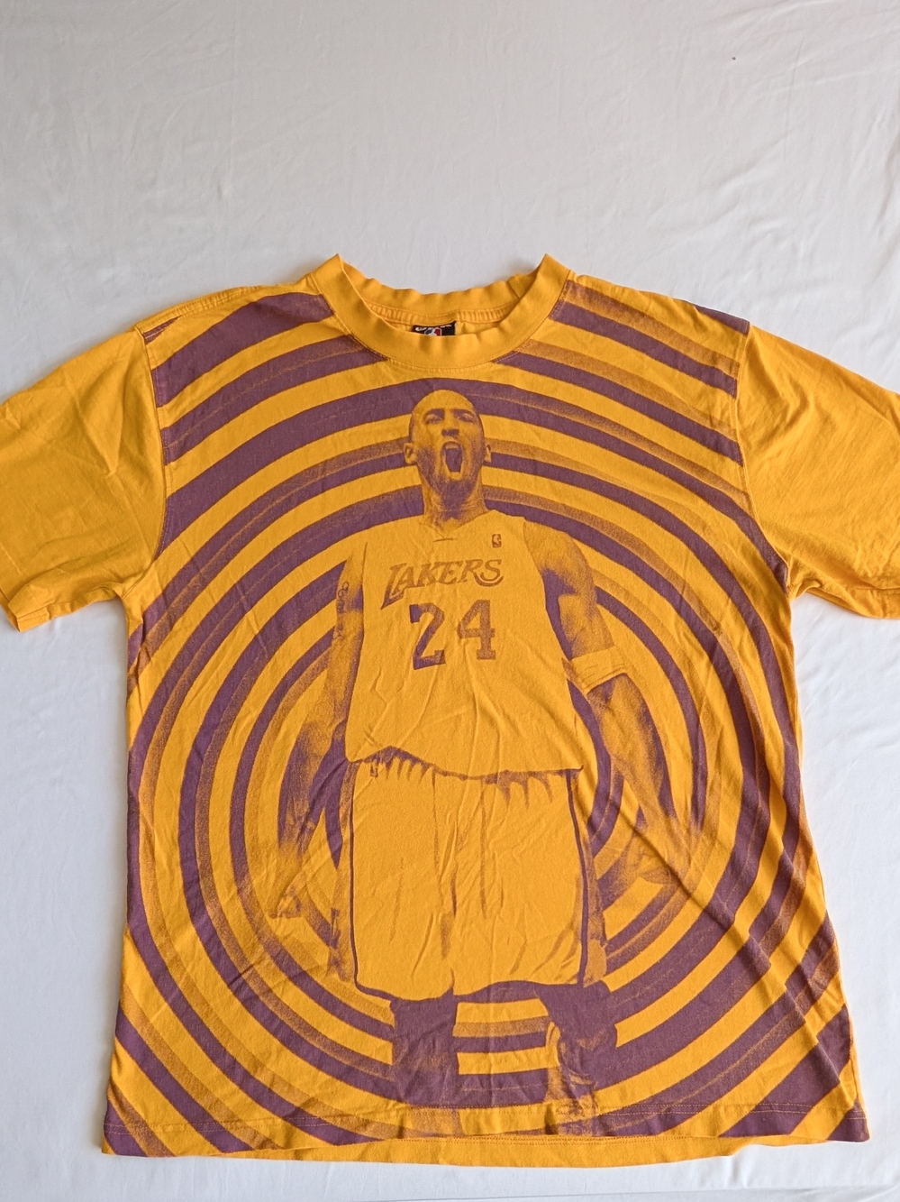Vintage UNK Los Angeles LA Lakers Yellow Kobe Bryant basketball T-Shirt Size XL